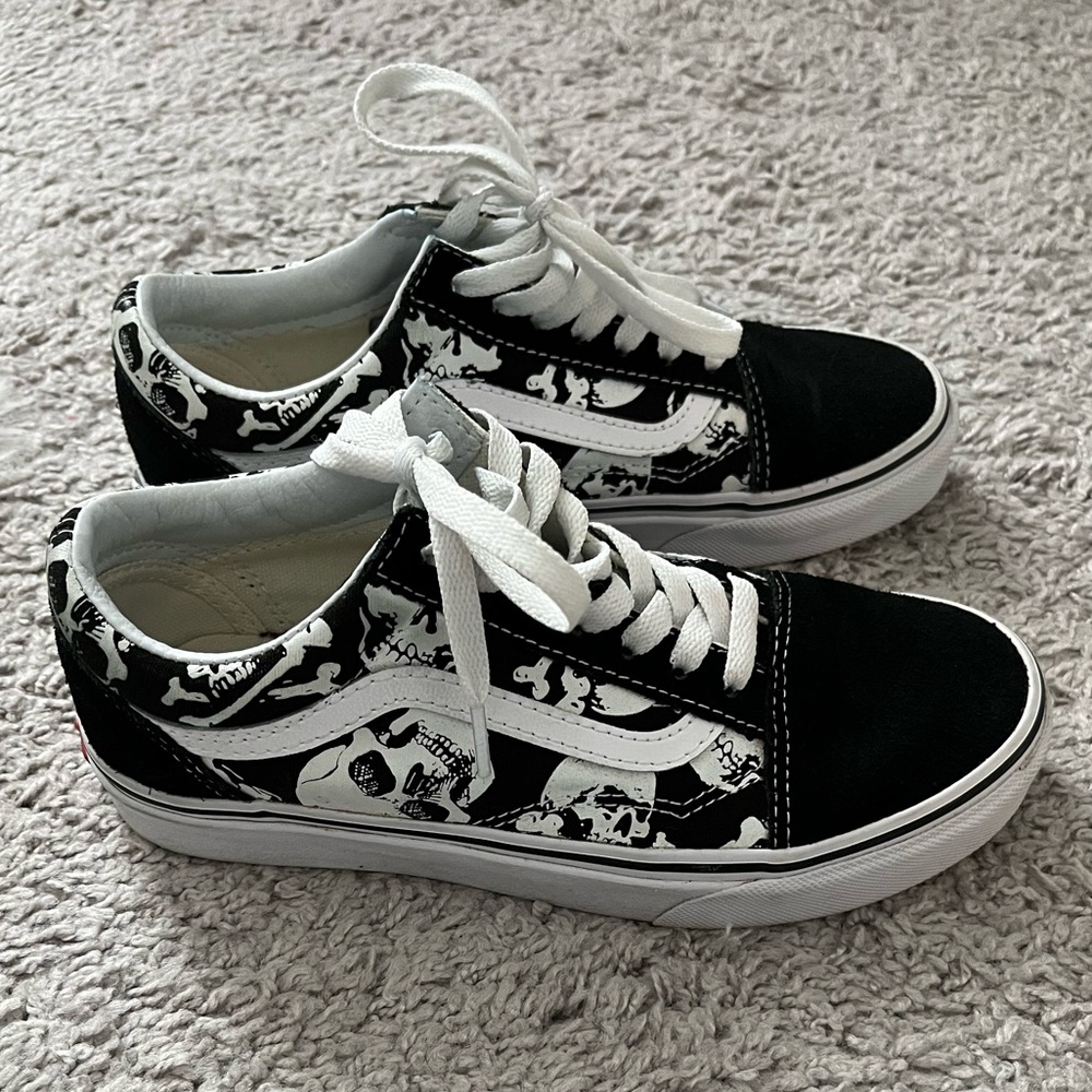 Vans skull shoes